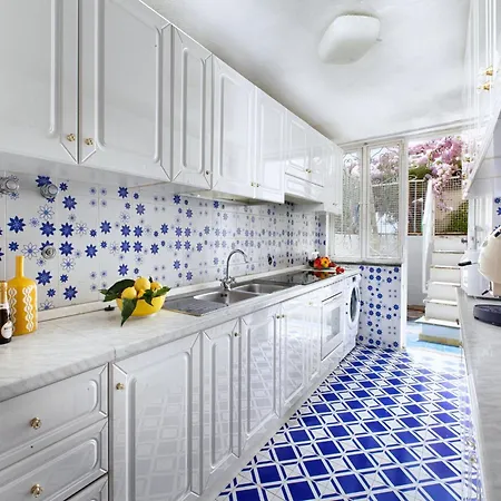 Apartment In Positano With Stunning Terrace Views *