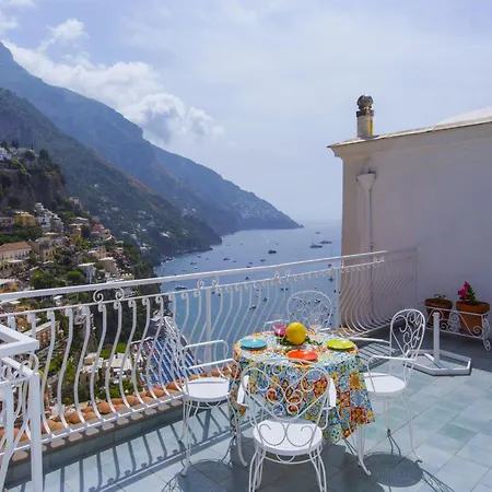 Apartment In Positano With Stunning Terrace Views *